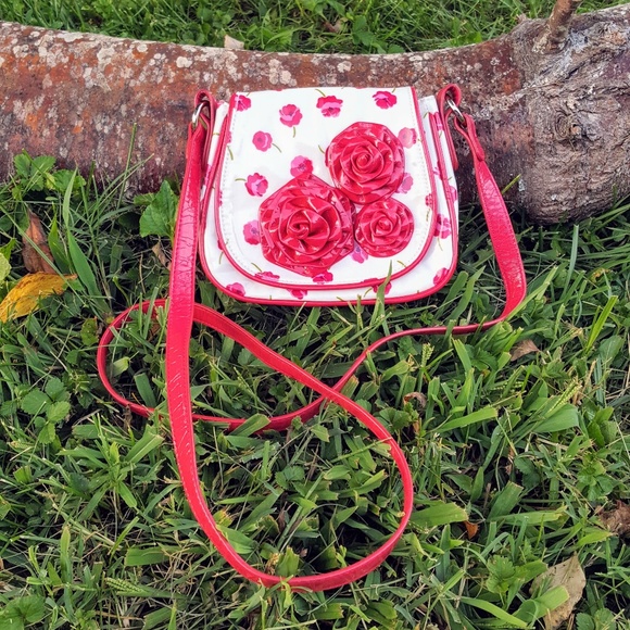 Vera Bradley Handbags - Vera Bradley Make Me Blush Floral Rose Crossbody
